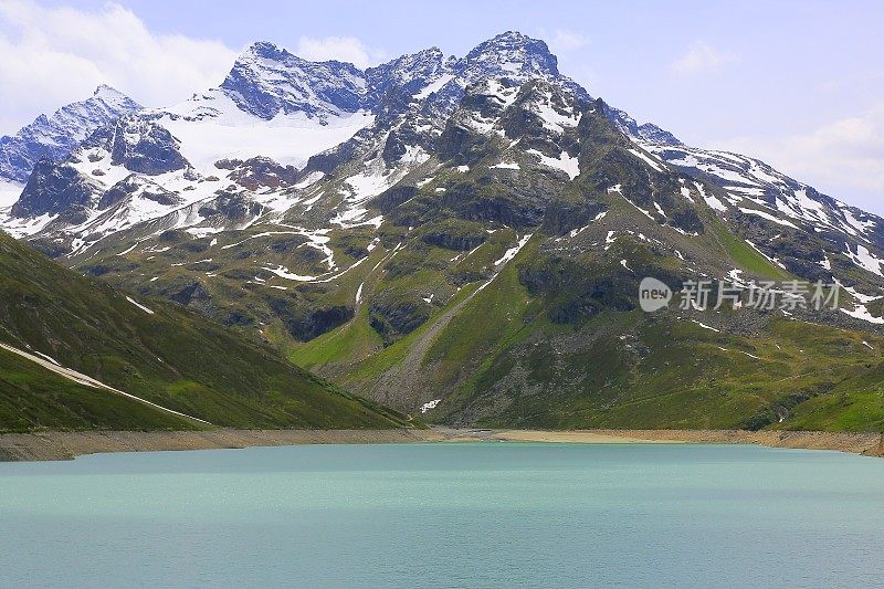 Piz Linard，绿松石湖大坝和雄伟的Silvretta南蒂罗尔雪峰山脉全景和田园诗Vorarlberg，蒂罗尔山谷，奥地利